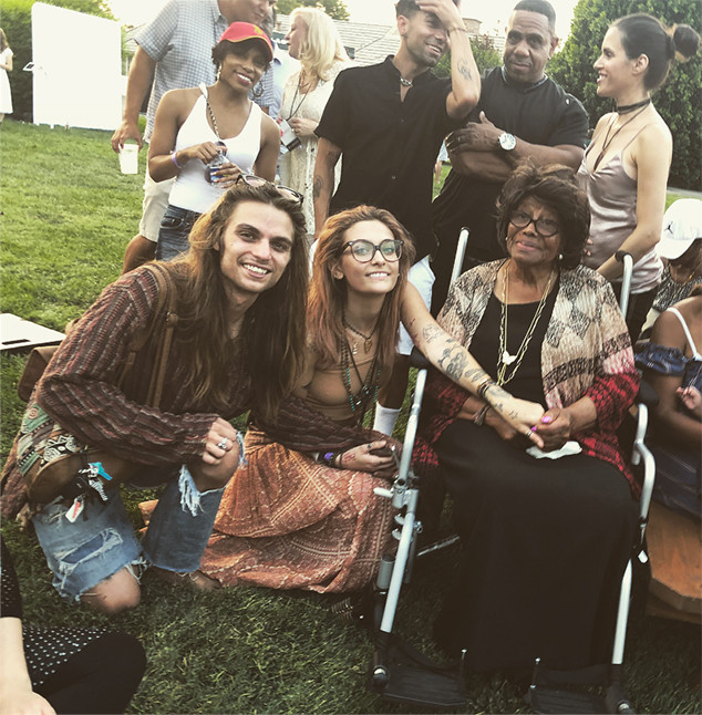 Inside Paris Jackson S Struggle To Stay Positive Forge Her Own Path E Online